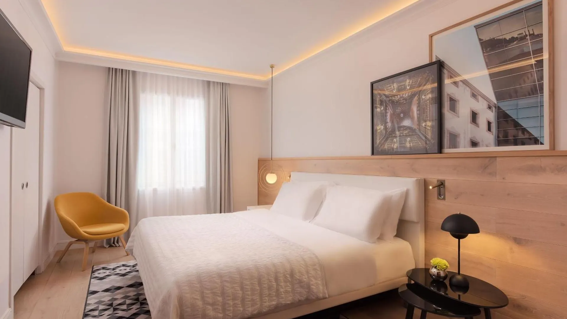 Le Meridien Barcelona 5*,  Spain
